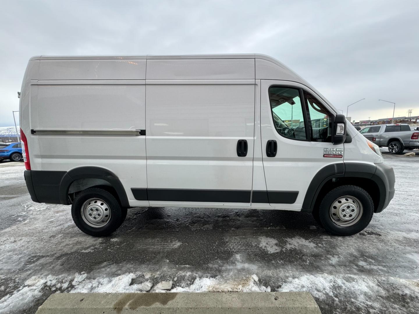 2018 WHITE /Black RAM PROMASTER 2500 136 WB (3C6TRVCG9JE) with an 3.6L engine, Automatic transmission, located at 1960 Industrial Drive, Wasilla, 99654, (907) 274-2277, 61.573475, -149.400146 - Photo#5